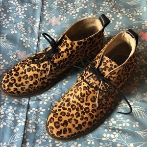 Size 40 leopard shoes, hardly worn.